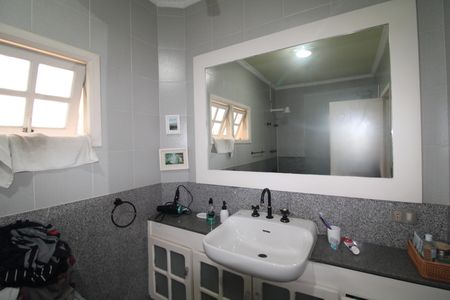 Casa à venda com 438m², 4 quartos e 6 vagasQuarto 3 - Banheiro 