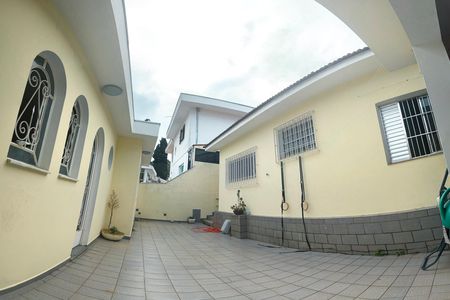 Quintal de casa à venda com 3 quartos, 181m² em Jardim Londrina, São Paulo