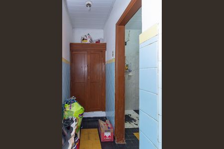 Corredor Entrada Banheiro de casa à venda com 2 quartos, 169m² em Vila Palmeiras, São Paulo
