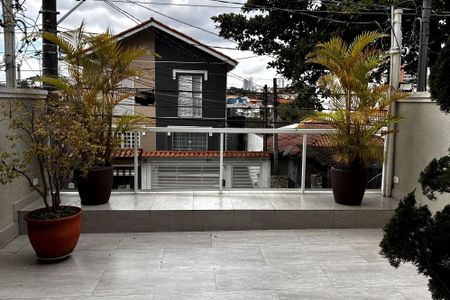 Casa para alugar com 146m², 3 quartos e 2 vagas Casa para alugar com 146m², 3 quartos e 2 vagasVaranda