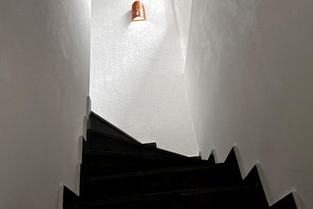 Casa para alugar com 146m², 3 quartos e 2 vagas Casa para alugar com 146m², 3 quartos e 2 vagasEscada