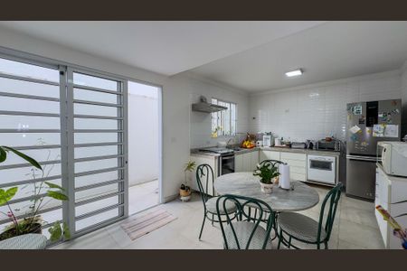 Casa à venda com 134m², 3 quartos e 2 vagas Casa à venda com 134m², 3 quartos e 2 vagasCozinha