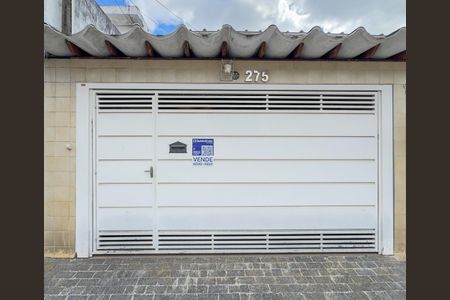 Casa à venda com 134m², 3 quartos e 2 vagas Casa à venda com 134m², 3 quartos e 2 vagasFachada