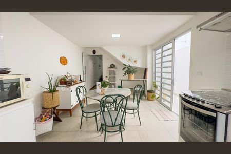 Casa à venda com 134m², 3 quartos e 2 vagas Casa à venda com 134m², 3 quartos e 2 vagasCozinha