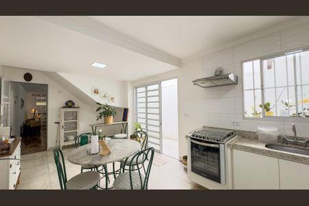 Casa à venda com 134m², 3 quartos e 2 vagas Casa à venda com 134m², 3 quartos e 2 vagasCozinha