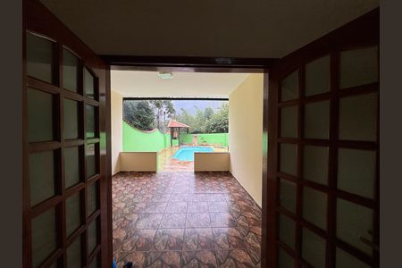 Casa de condomínio à venda com 350m², 5 quartos e 6 vagas Casa de condomínio à venda com 350m², 5 quartos e 6 vagasVaranda