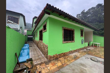 Casa de condomínio à venda com 350m², 5 quartos e 6 vagas Casa de condomínio à venda com 350m², 5 quartos e 6 vagasÁrea externa