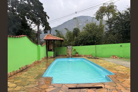 Casa de condomínio à venda com 350m², 5 quartos e 6 vagas Casa de condomínio à venda com 350m², 5 quartos e 6 vagasÁrea externa