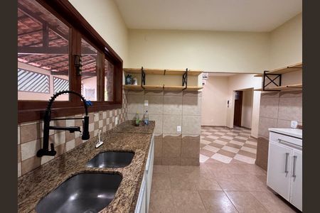 Casa de condomínio à venda com 350m², 5 quartos e 6 vagas Casa de condomínio à venda com 350m², 5 quartos e 6 vagasCozinha