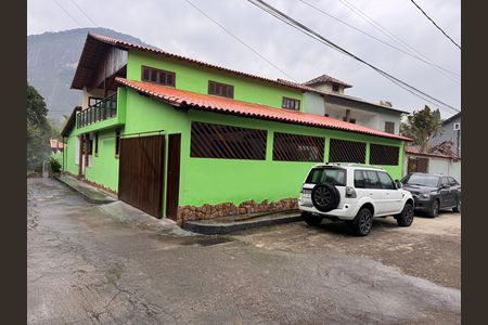 Casa de condomínio à venda com 350m², 5 quartos e 6 vagas Casa de condomínio à venda com 350m², 5 quartos e 6 vagasFachada