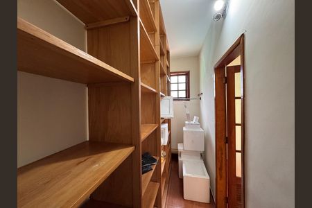 Casa de condomínio à venda com 350m², 5 quartos e 6 vagas Casa de condomínio à venda com 350m², 5 quartos e 6 vagasSuite 1 Master - Closet