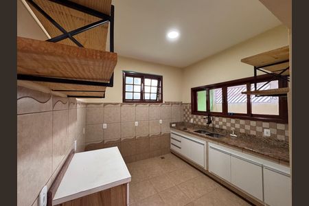 Casa de condomínio à venda com 350m², 5 quartos e 6 vagas Casa de condomínio à venda com 350m², 5 quartos e 6 vagasCozinha