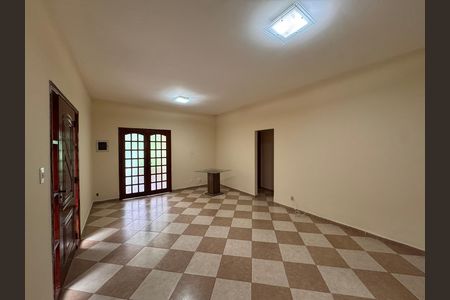 Casa de condomínio à venda com 350m², 5 quartos e 6 vagas Casa de condomínio à venda com 350m², 5 quartos e 6 vagasSala