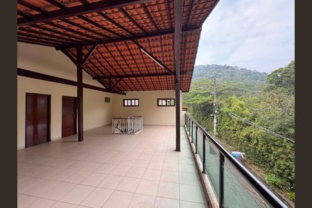Casa de condomínio à venda com 350m², 5 quartos e 6 vagas Casa de condomínio à venda com 350m², 5 quartos e 6 vagasTerraço