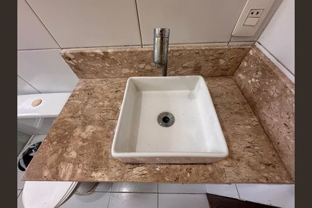 Casa de condomínio à venda com 350m², 5 quartos e 6 vagas Casa de condomínio à venda com 350m², 5 quartos e 6 vagasSuite 1 Master - Banheiro