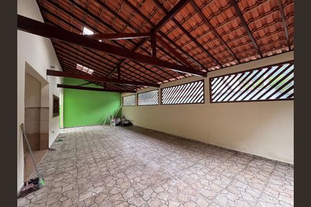 Casa de condomínio à venda com 350m², 5 quartos e 6 vagas Casa de condomínio à venda com 350m², 5 quartos e 6 vagasÁrea externa