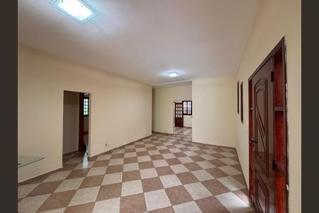 Casa de condomínio à venda com 350m², 5 quartos e 6 vagas Casa de condomínio à venda com 350m², 5 quartos e 6 vagasSala