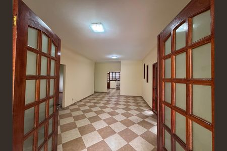 Casa de condomínio à venda com 350m², 5 quartos e 6 vagas Casa de condomínio à venda com 350m², 5 quartos e 6 vagasSala