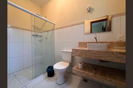 Casa de condomínio à venda com 350m², 5 quartos e 6 vagas Casa de condomínio à venda com 350m², 5 quartos e 6 vagasSuite 2 - Banheiro