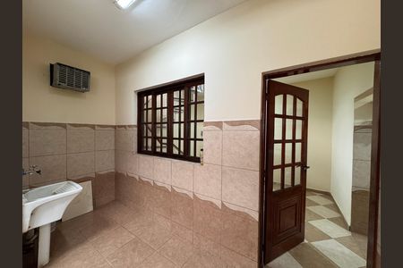 Casa de condomínio à venda com 350m², 5 quartos e 6 vagas Casa de condomínio à venda com 350m², 5 quartos e 6 vagasÁrea de Serviço