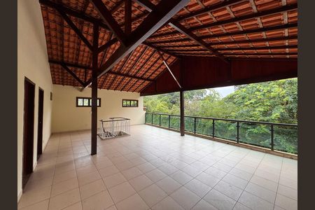 Casa de condomínio à venda com 350m², 5 quartos e 6 vagas Casa de condomínio à venda com 350m², 5 quartos e 6 vagasTerraço