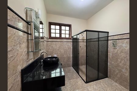 Casa de condomínio à venda com 350m², 5 quartos e 6 vagas Casa de condomínio à venda com 350m², 5 quartos e 6 vagasBanheiro Social