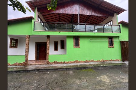 Casa de condomínio à venda com 350m², 5 quartos e 6 vagas Casa de condomínio à venda com 350m², 5 quartos e 6 vagasFachada