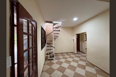 Casa de condomínio à venda com 350m², 5 quartos e 6 vagas Casa de condomínio à venda com 350m², 5 quartos e 6 vagasSala