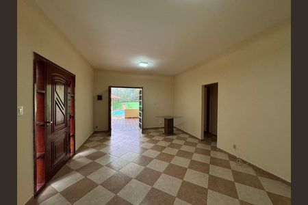 Casa de condomínio à venda com 350m², 5 quartos e 6 vagas Casa de condomínio à venda com 350m², 5 quartos e 6 vagasSala