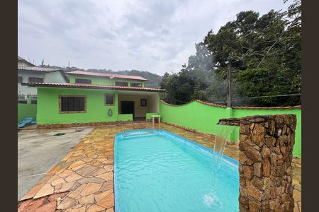 Casa de condomínio à venda com 350m², 5 quartos e 6 vagas Casa de condomínio à venda com 350m², 5 quartos e 6 vagasÁrea externa