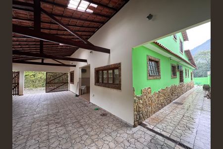 Casa de condomínio à venda com 350m², 5 quartos e 6 vagas Casa de condomínio à venda com 350m², 5 quartos e 6 vagasÁrea externa