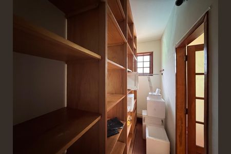 Casa de condomínio à venda com 350m², 5 quartos e 6 vagas Casa de condomínio à venda com 350m², 5 quartos e 6 vagasSuite 1 Master - Closet