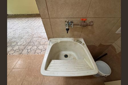 Casa de condomínio à venda com 350m², 5 quartos e 6 vagas Casa de condomínio à venda com 350m², 5 quartos e 6 vagasÁrea de Serviço