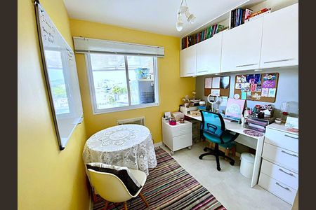Apartamento à venda com 133m², 4 quartos e 2 vagasQuarto 3