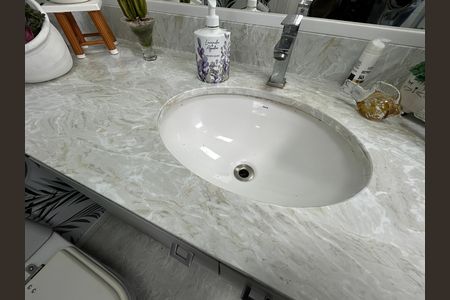 Apartamento à venda com 133m², 4 quartos e 2 vagasBanheiro do Quarto 2 - Suíte
