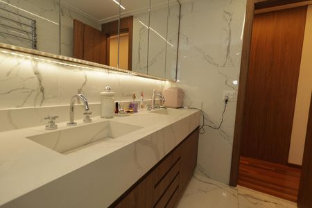 Apartamento à venda com 145m², 3 quartos e 2 vagasBanheiro da Suíte 3