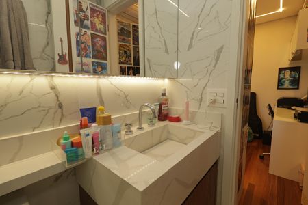 Apartamento à venda com 145m², 3 quartos e 2 vagasBanheiro da Suíte 1