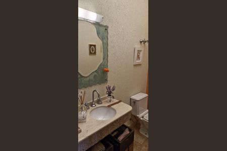 Casa de condomínio à venda com 600m², 4 quartos e 6 vagas Casa de condomínio à venda com 600m², 4 quartos e 6 vagasBanheiro