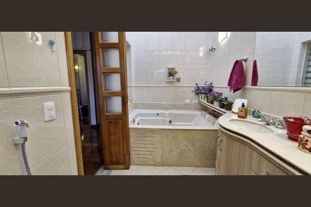 Casa de condomínio à venda com 600m², 4 quartos e 6 vagas Casa de condomínio à venda com 600m², 4 quartos e 6 vagasBanheiro