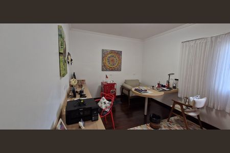 Casa de condomínio à venda com 600m², 4 quartos e 6 vagas Casa de condomínio à venda com 600m², 4 quartos e 6 vagasQuarto