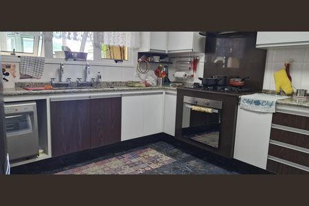 Casa de condomínio à venda com 600m², 4 quartos e 6 vagas Casa de condomínio à venda com 600m², 4 quartos e 6 vagasCozinha