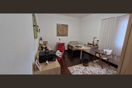 Casa de condomínio à venda com 600m², 4 quartos e 6 vagas Casa de condomínio à venda com 600m², 4 quartos e 6 vagasQuarto