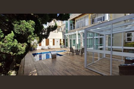 Casa de condomínio à venda com 600m², 4 quartos e 6 vagas Casa de condomínio à venda com 600m², 4 quartos e 6 vagasPiscina