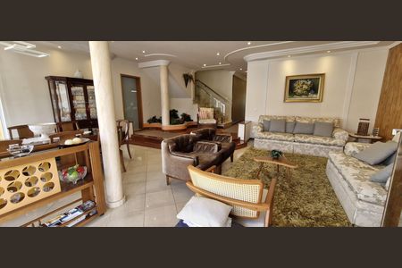 Casa de condomínio à venda com 600m², 4 quartos e 6 vagas Casa de condomínio à venda com 600m², 4 quartos e 6 vagasSala