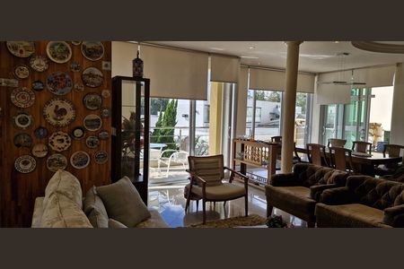 Casa de condomínio à venda com 600m², 4 quartos e 6 vagas Casa de condomínio à venda com 600m², 4 quartos e 6 vagasSala
