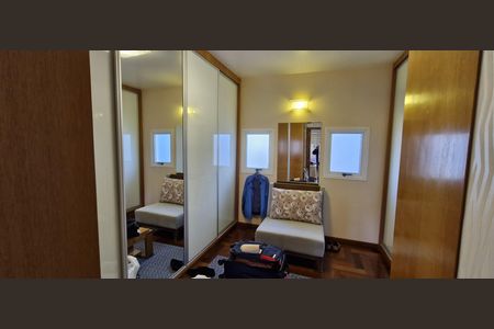 Casa de condomínio à venda com 600m², 4 quartos e 6 vagas Casa de condomínio à venda com 600m², 4 quartos e 6 vagasBanheiro