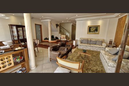 Casa de condomínio à venda com 600m², 4 quartos e 6 vagas Casa de condomínio à venda com 600m², 4 quartos e 6 vagasSala