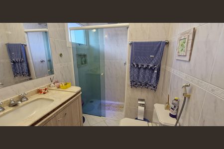 Casa de condomínio à venda com 600m², 4 quartos e 6 vagas Casa de condomínio à venda com 600m², 4 quartos e 6 vagasBanheiro
