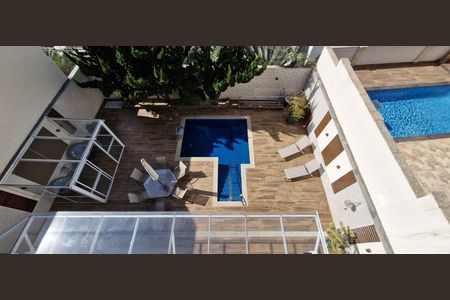 Casa de condomínio à venda com 600m², 4 quartos e 6 vagas Casa de condomínio à venda com 600m², 4 quartos e 6 vagasPiscina