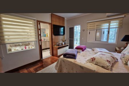 Casa de condomínio à venda com 600m², 4 quartos e 6 vagas Casa de condomínio à venda com 600m², 4 quartos e 6 vagasQuarto